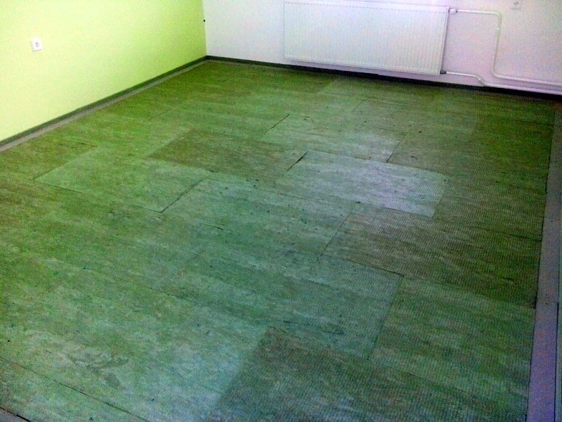 Pokládka tepelné izolace Rockwool Dachrock