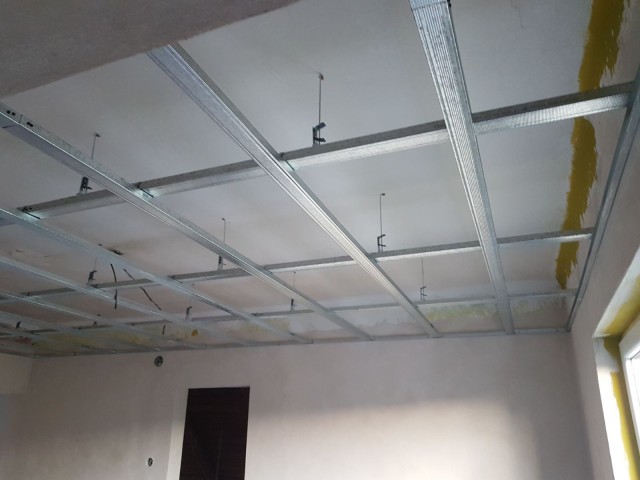 Jak snížit strop sádrokartonovými podhledy? | Rekonstrukce horního patra RD