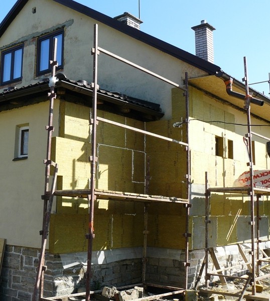 Především v nárožích nesměla vzniknout dlouhá souvislá spára.