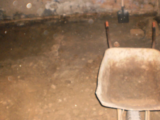 Odstranění podkladních vrstev pod původní podlahou