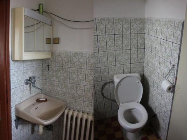 Koupelna s WC před rekonstrukcí.